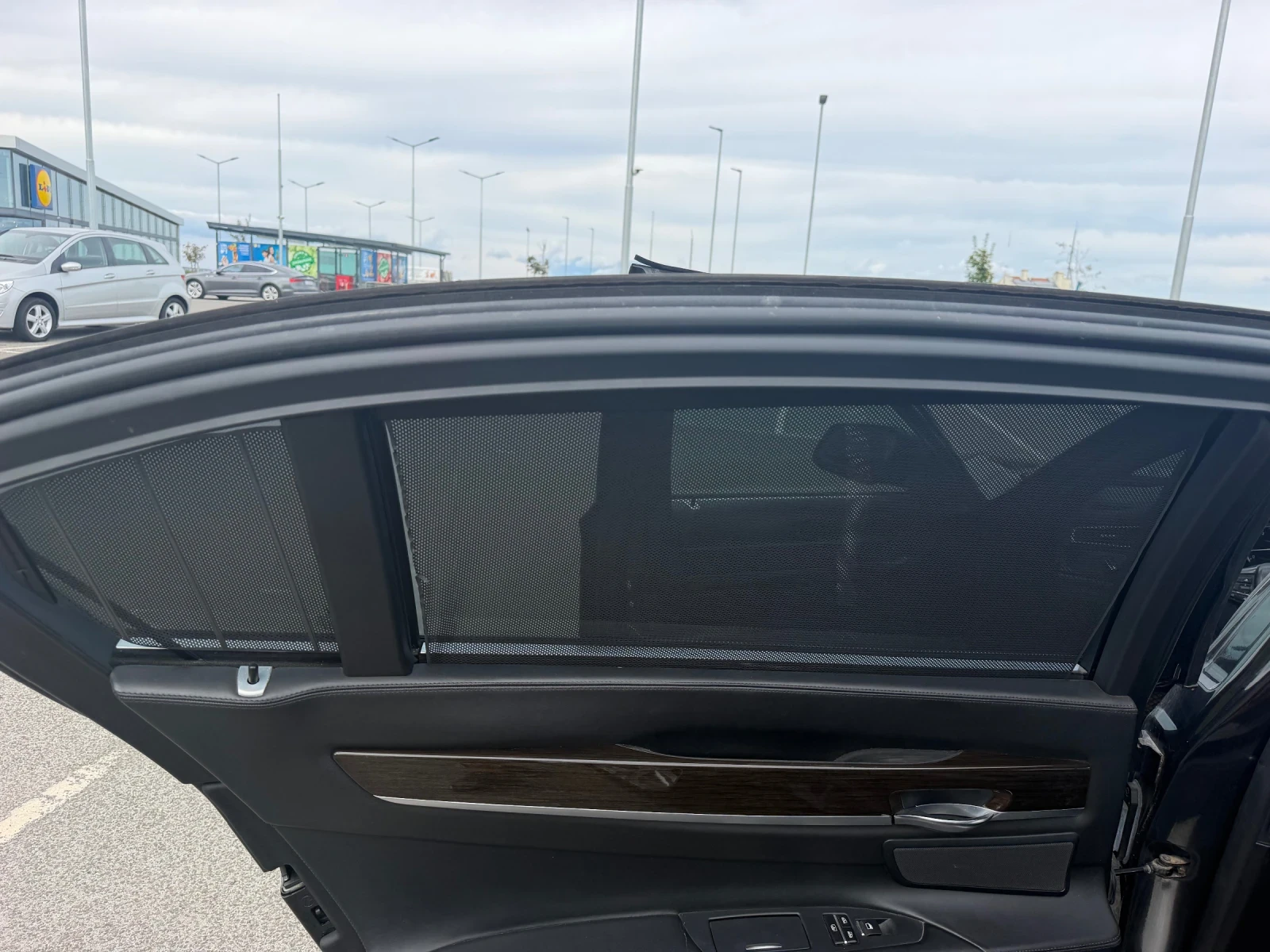 BMW 750 Li xDrive M-Pack, снимка 12 - Автомобили и джипове - 56224656