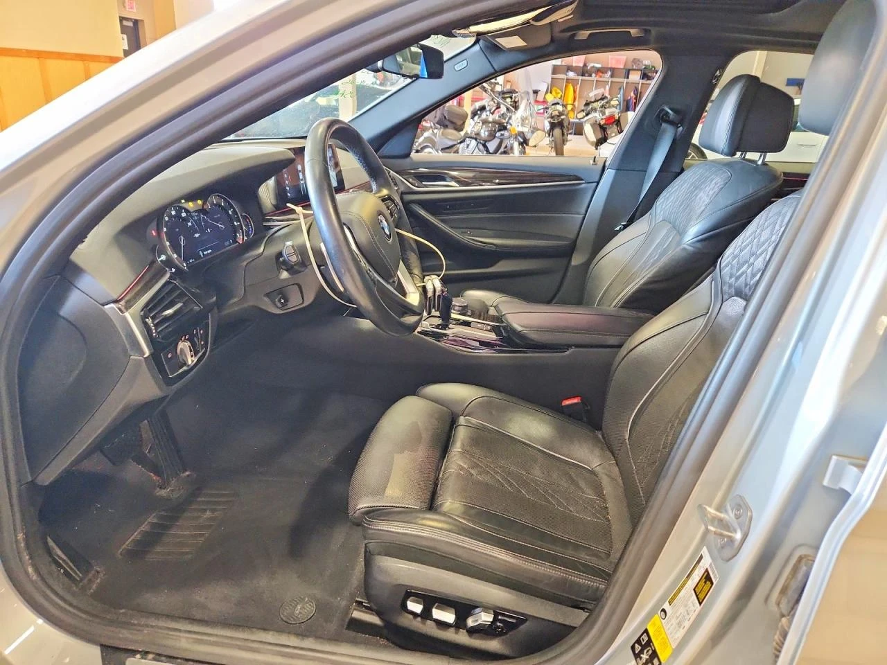 BMW 530 2.0l Xi, снимка 7 - Автомобили и джипове - 56340264