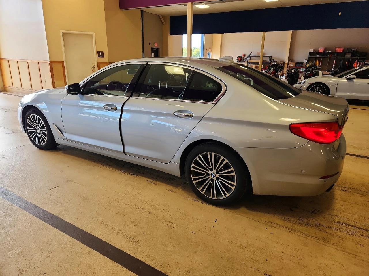 BMW 530 2.0l Xi, снимка 2 - Автомобили и джипове - 56340264