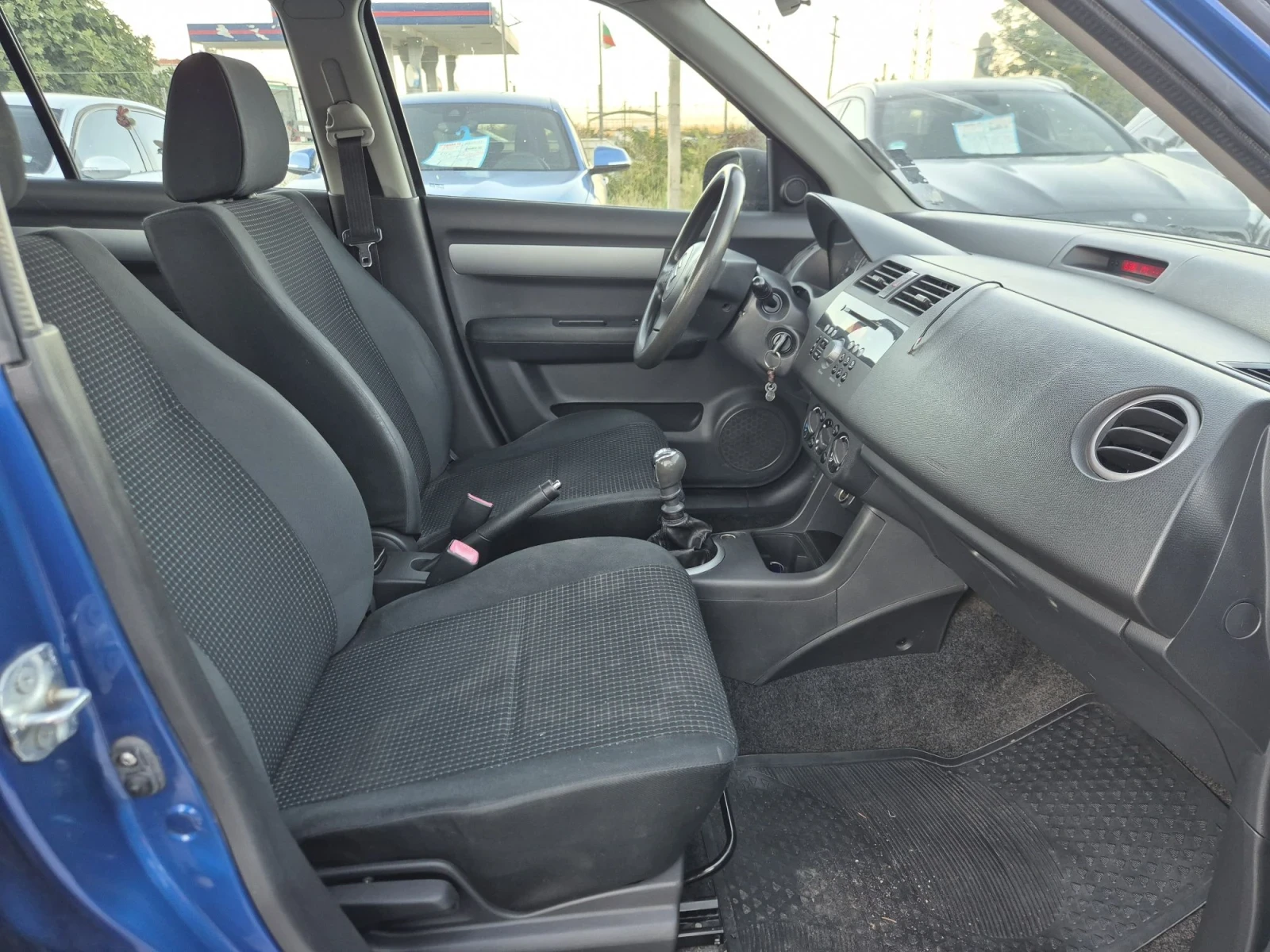 Suzuki Swift 1.3 DDIS, снимка 10 - Автомобили и джипове - 56349164