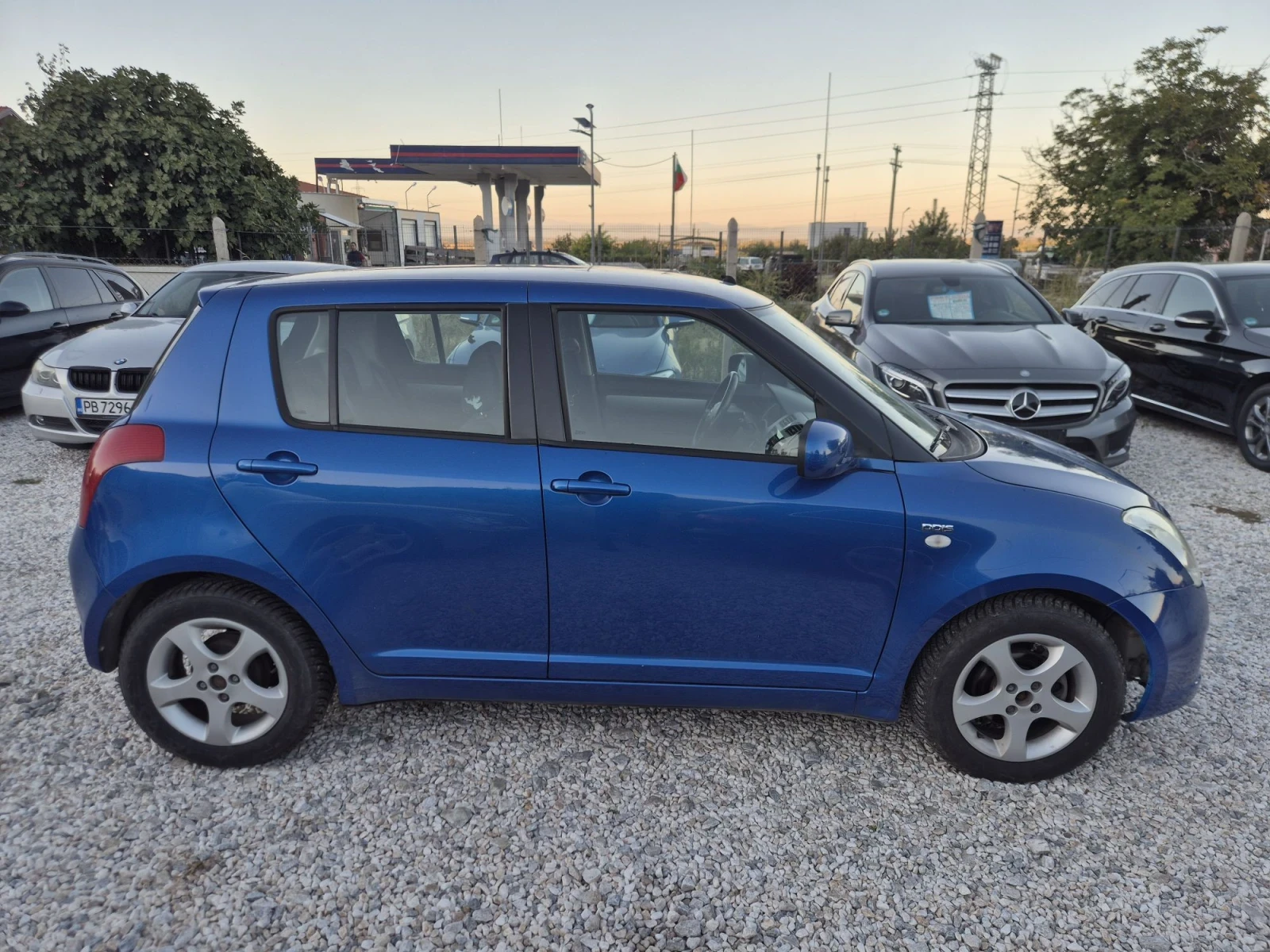 Suzuki Swift 1.3 DDIS, снимка 8 - Автомобили и джипове - 56349164
