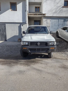 Toyota Hilux 4 x4, снимка 1