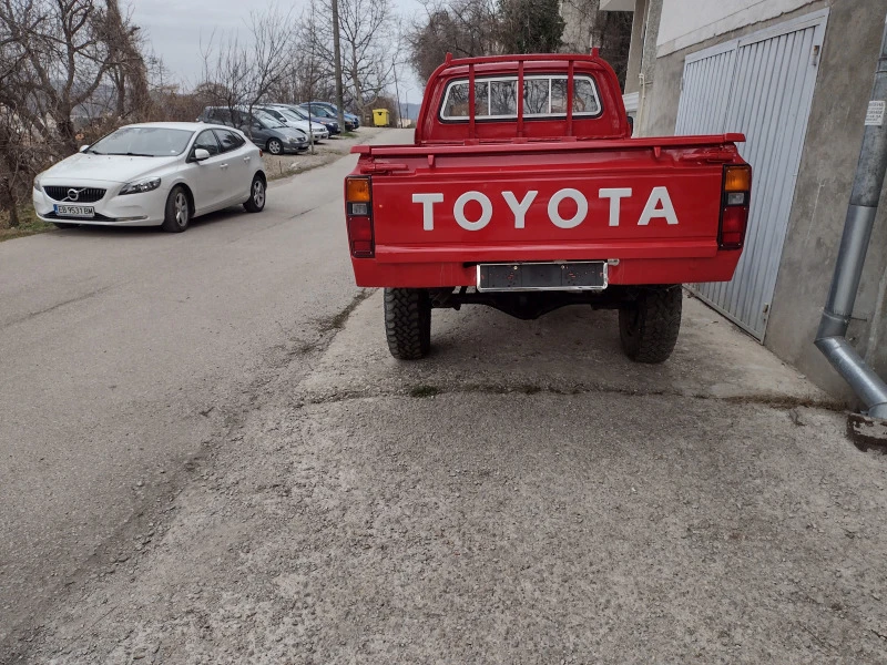 Toyota Hilux 4 x4, снимка 13 - Автомобили и джипове - 46941434