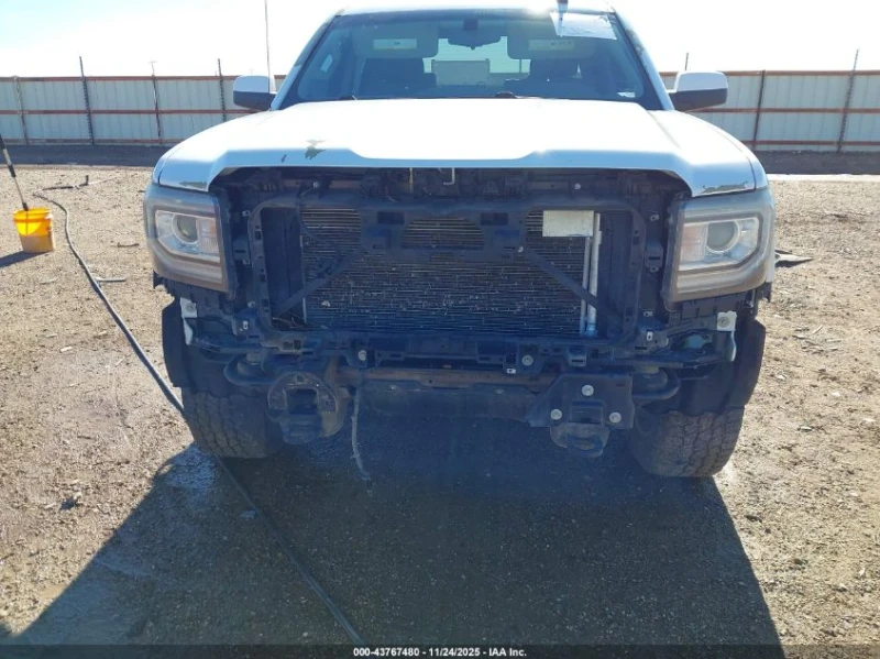 Gmc Sierra 5.3L V-8 DI, VVT, 355HP 4X4 Drive, снимка 12 - Автомобили и джипове - 53101891