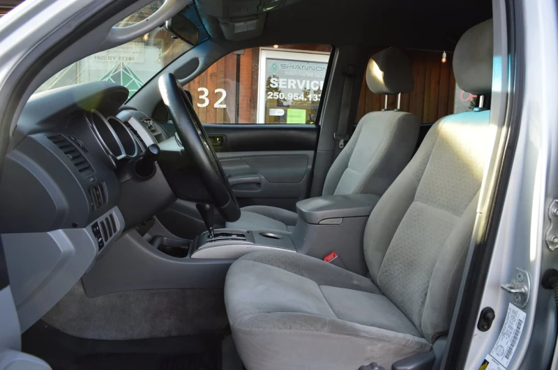 Toyota Tacoma * DoubleCab 141" V6 Auto 4WD * CARFAX * , снимка 5 - Автомобили и джипове - 53358452