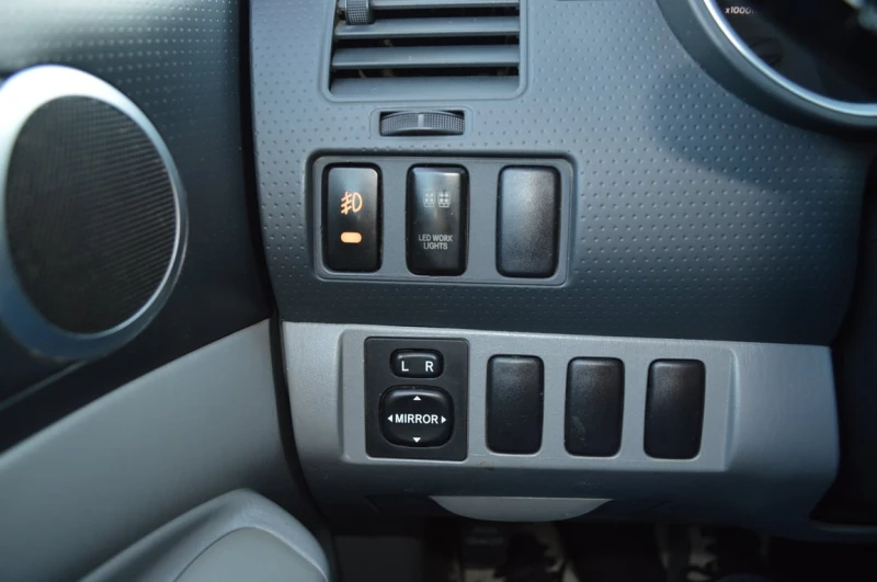 Toyota Tacoma * DoubleCab 141" V6 Auto 4WD * CARFAX * , снимка 15 - Автомобили и джипове - 53358452