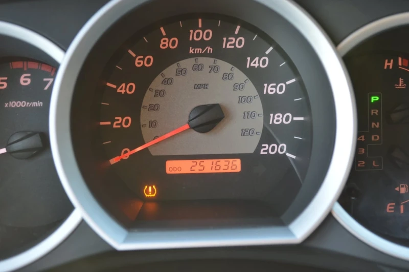 Toyota Tacoma * DoubleCab 141" V6 Auto 4WD * CARFAX * , снимка 11 - Автомобили и джипове - 53358452