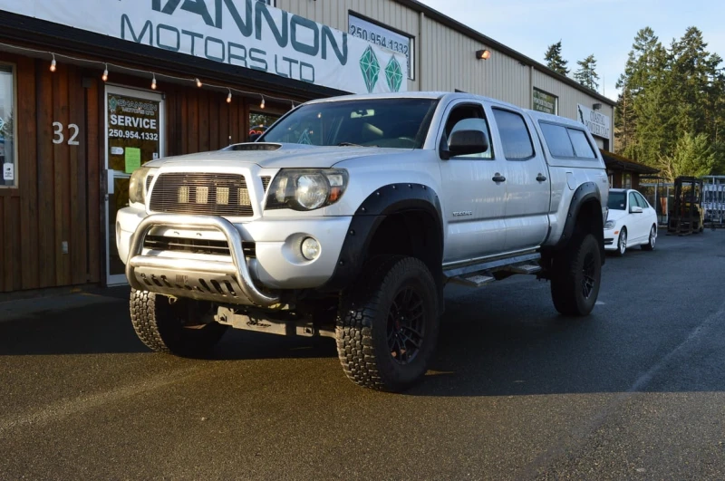 Toyota Tacoma * DoubleCab 141" V6 Auto 4WD * CARFAX * 