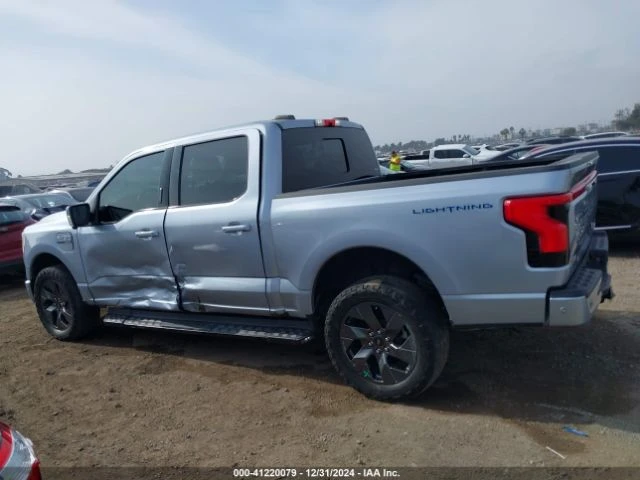 Ford F150 LIGHTNING LARIANT CARFAX АВТО КРЕДИТ - изображение 5