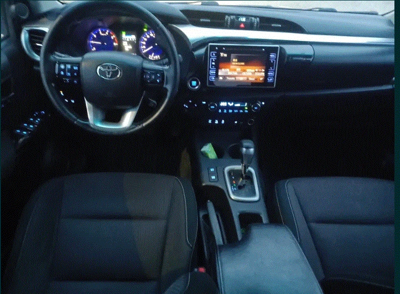 Toyota Hilux 2.4  - изображение 6