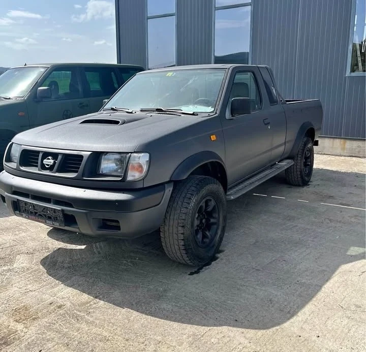 Nissan Navara 2.5DCI, снимка 2 - Автомобили и джипове - 54715156