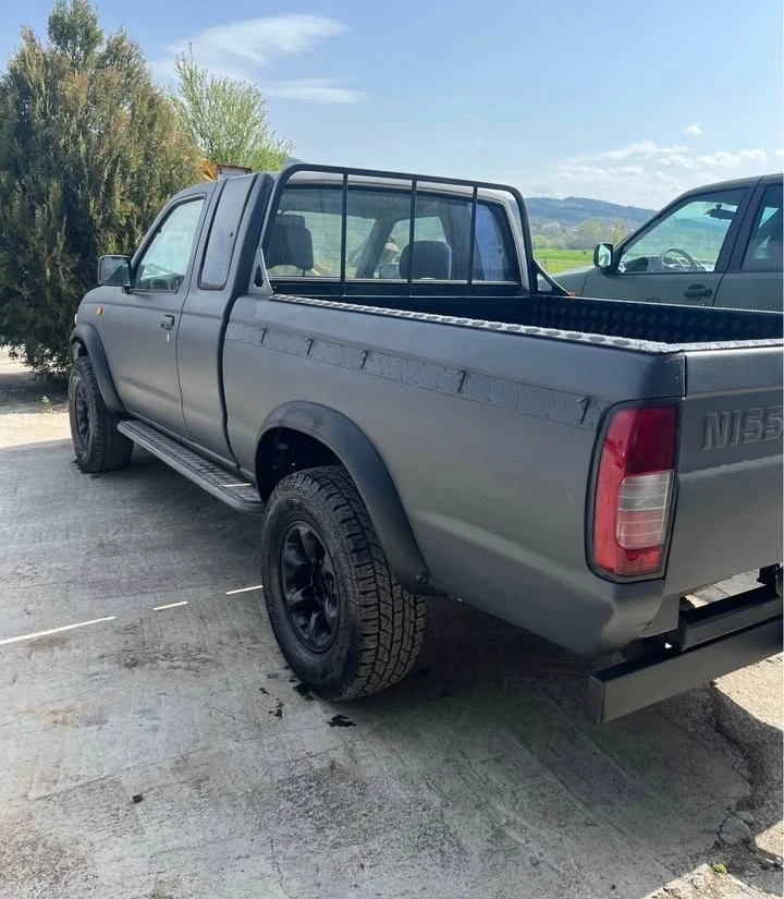 Nissan Navara 2.5DCI, снимка 3 - Автомобили и джипове - 54715156