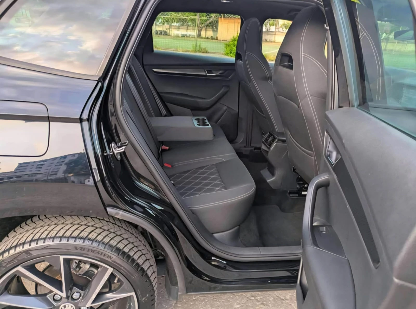 Skoda Karoq 4x4 бензин в гаранция - изображение 5
