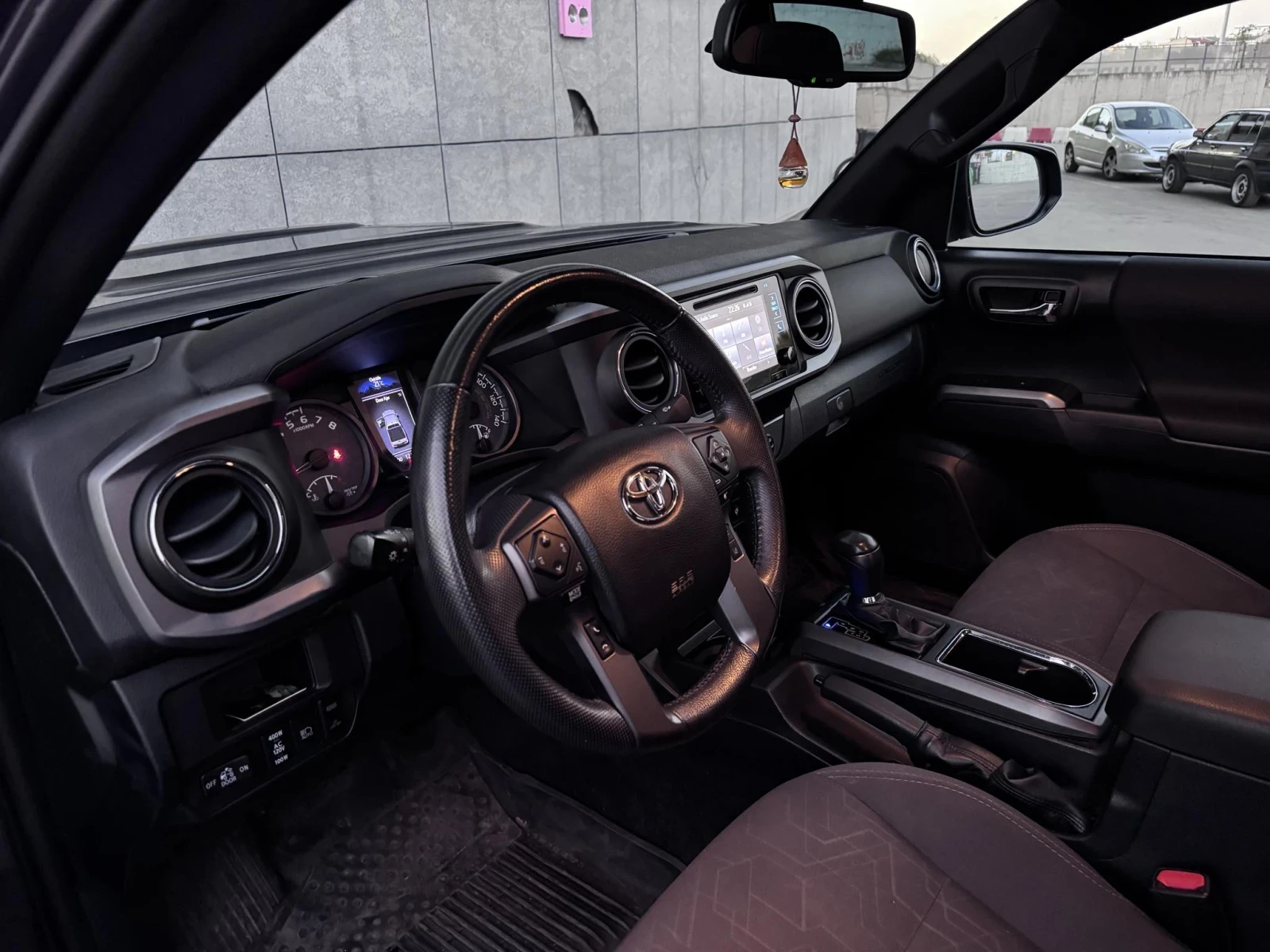 Toyota Tacoma 3.5 TRD, Пикап, Употребяван, Русе, снимка 4 - Автомобили и джипове - 53960363