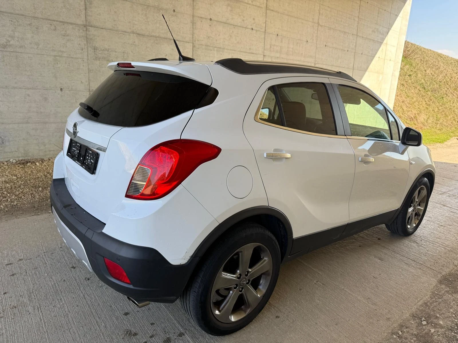 Opel Mokka АВТОМАТИК ВСИЧКИ ЕКСТРИ, снимка 4 - Автомобили и джипове - 54110323