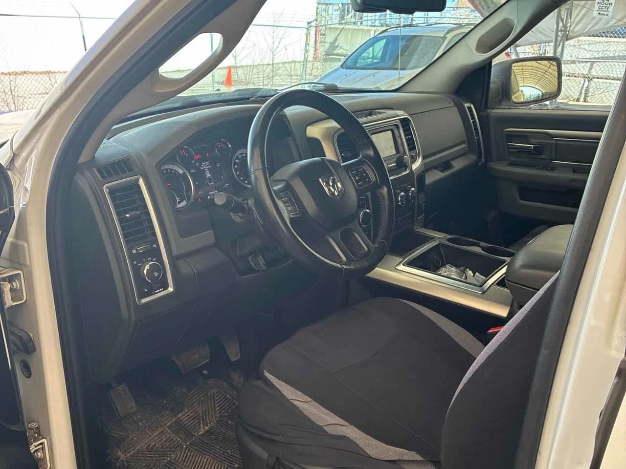 Dodge RAM 1500 BIG HORN AWD 5.7 * ПРЕДСТАВИТЕЛСТВО НА HONDA* , снимка 7 - Автомобили и джипове - 54193563