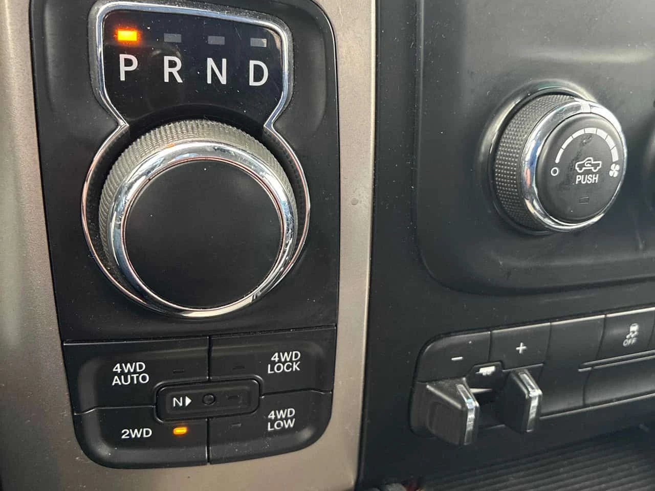 Dodge RAM 1500 BIG HORN AWD 5.7 * ПРЕДСТАВИТЕЛСТВО НА HONDA* , снимка 13 - Автомобили и джипове - 54193563