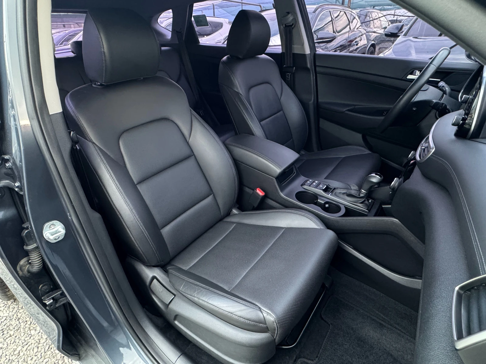 Hyundai Tucson 2.0D ! 4WD ! Premium !, снимка 10 - Автомобили и джипове - 55402700
