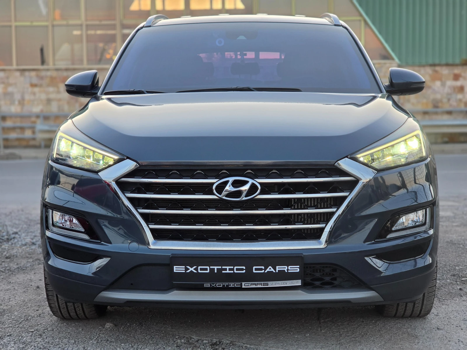 Hyundai Tucson 2.0D ! 4WD ! Premium !, снимка 2 - Автомобили и джипове - 55402700