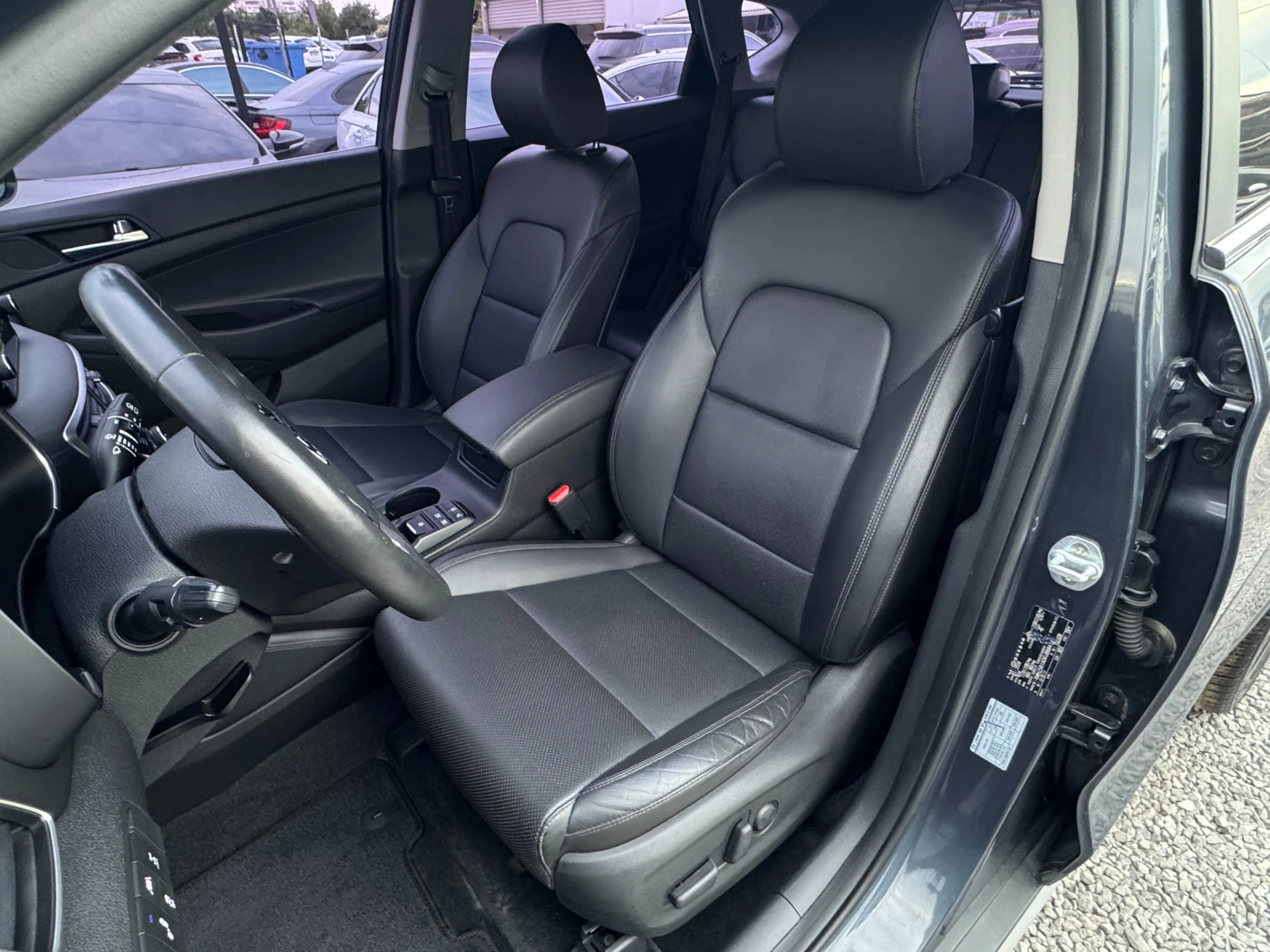 Hyundai Tucson 2.0D ! 4WD ! Premium !, снимка 7 - Автомобили и джипове - 55402700