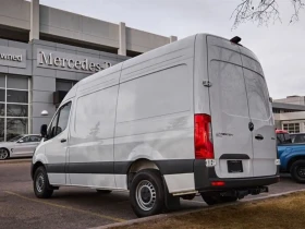 Mercedes-Benz Sprinter Cargo Van 2500 Standard Roof Diesel, снимка 3
