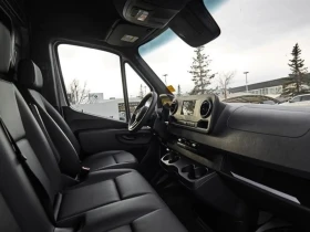 Mercedes-Benz Sprinter Cargo Van 2500 Standard Roof Diesel, снимка 8
