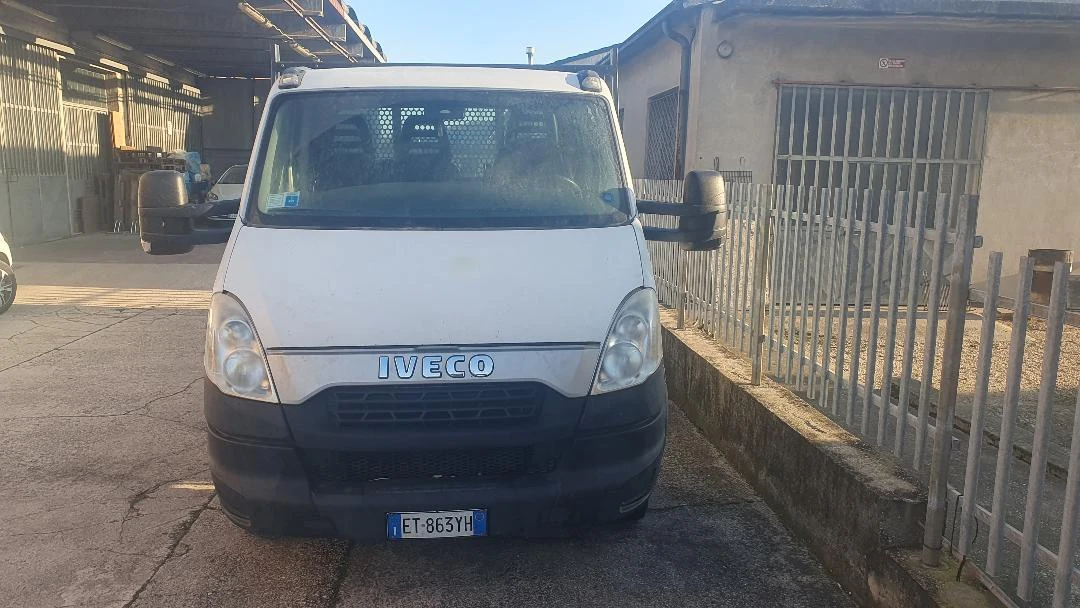 Iveco Daily * С ПОВРЕДА - 35C15 БОРДОВИ ДВ. ГУМА 3.0 ТД ЕВРО 5 - изображение 3