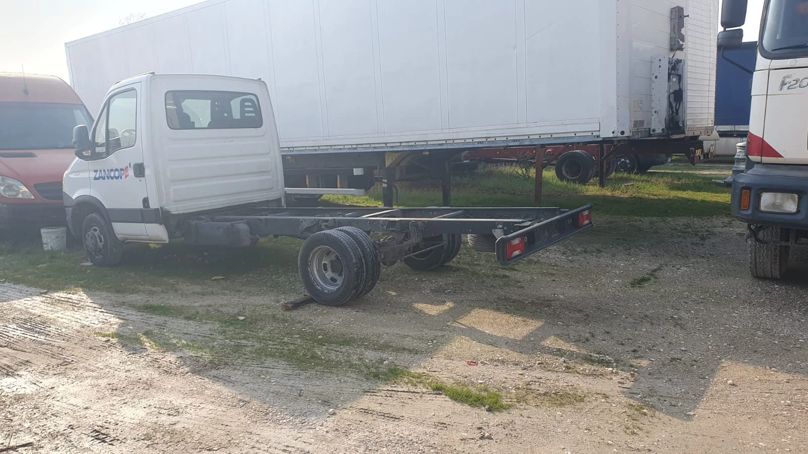 Iveco Daily * С ПОВРЕДА - 35C15 БОРДОВИ ДВ. ГУМА 3.0 ТД ЕВРО 5 - изображение 2