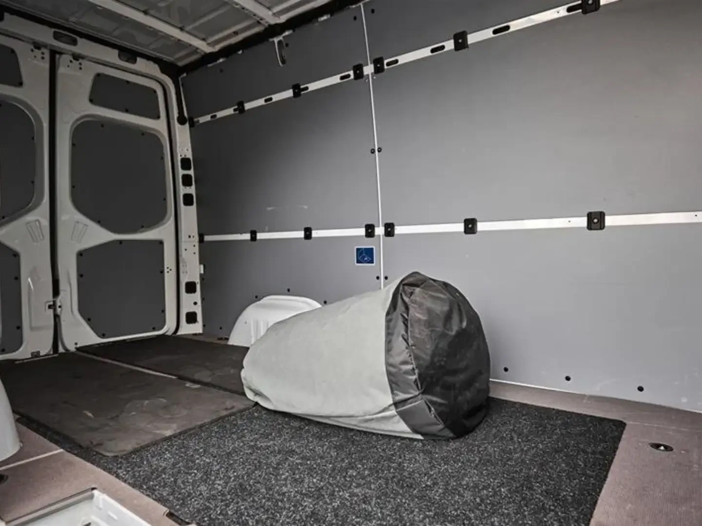 Mercedes-Benz Sprinter Cargo Van 2500 Standard Roof Diesel, снимка 7 - Бусове и автобуси - 54887921