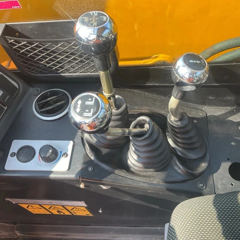 Телескопичен товарач JCB 526-56 Agri - изображение 10