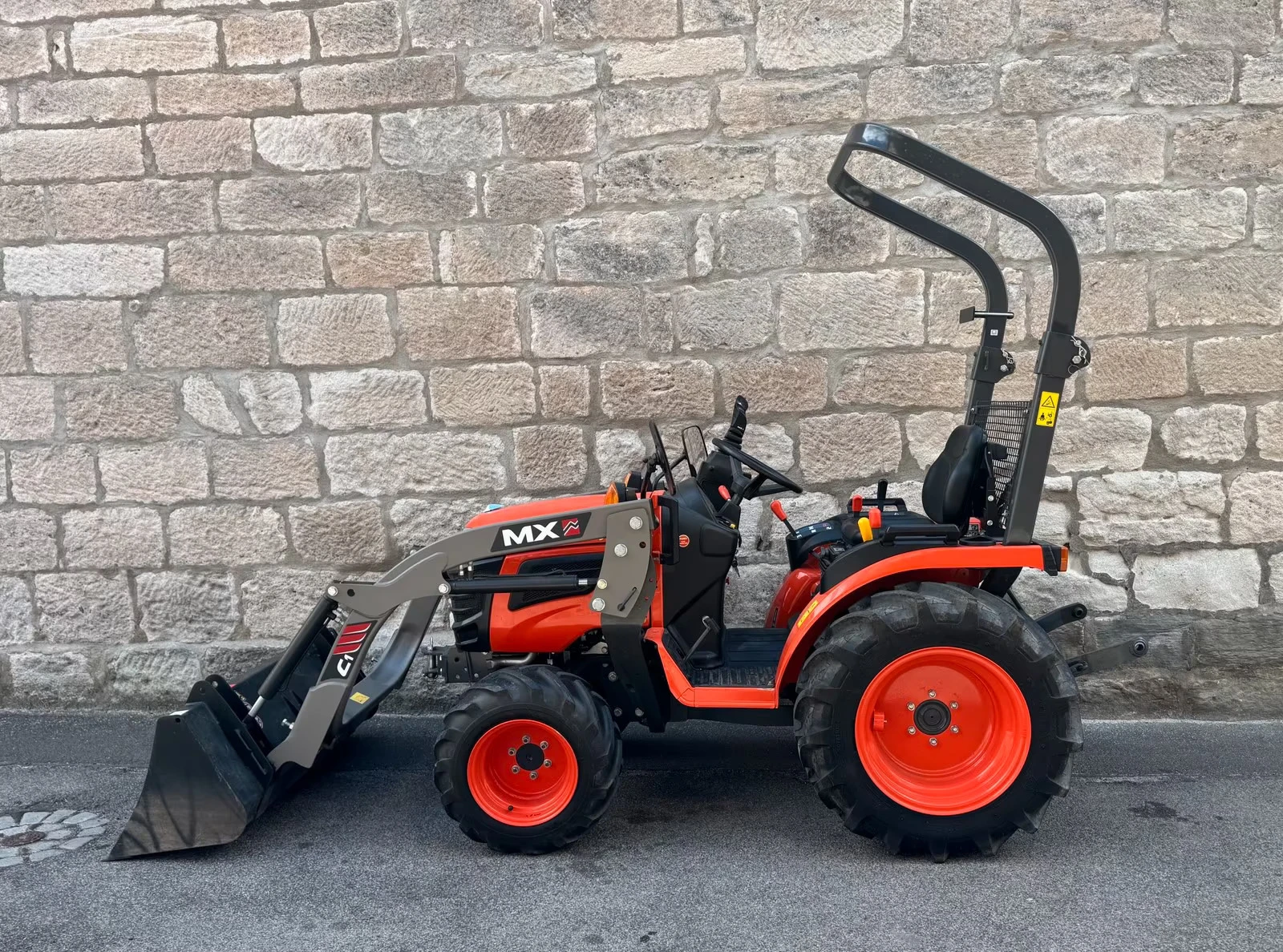 Трактор Kubota B1-181 = 5000 Eur , снимка 3 - Селскостопанска техника - 55437570