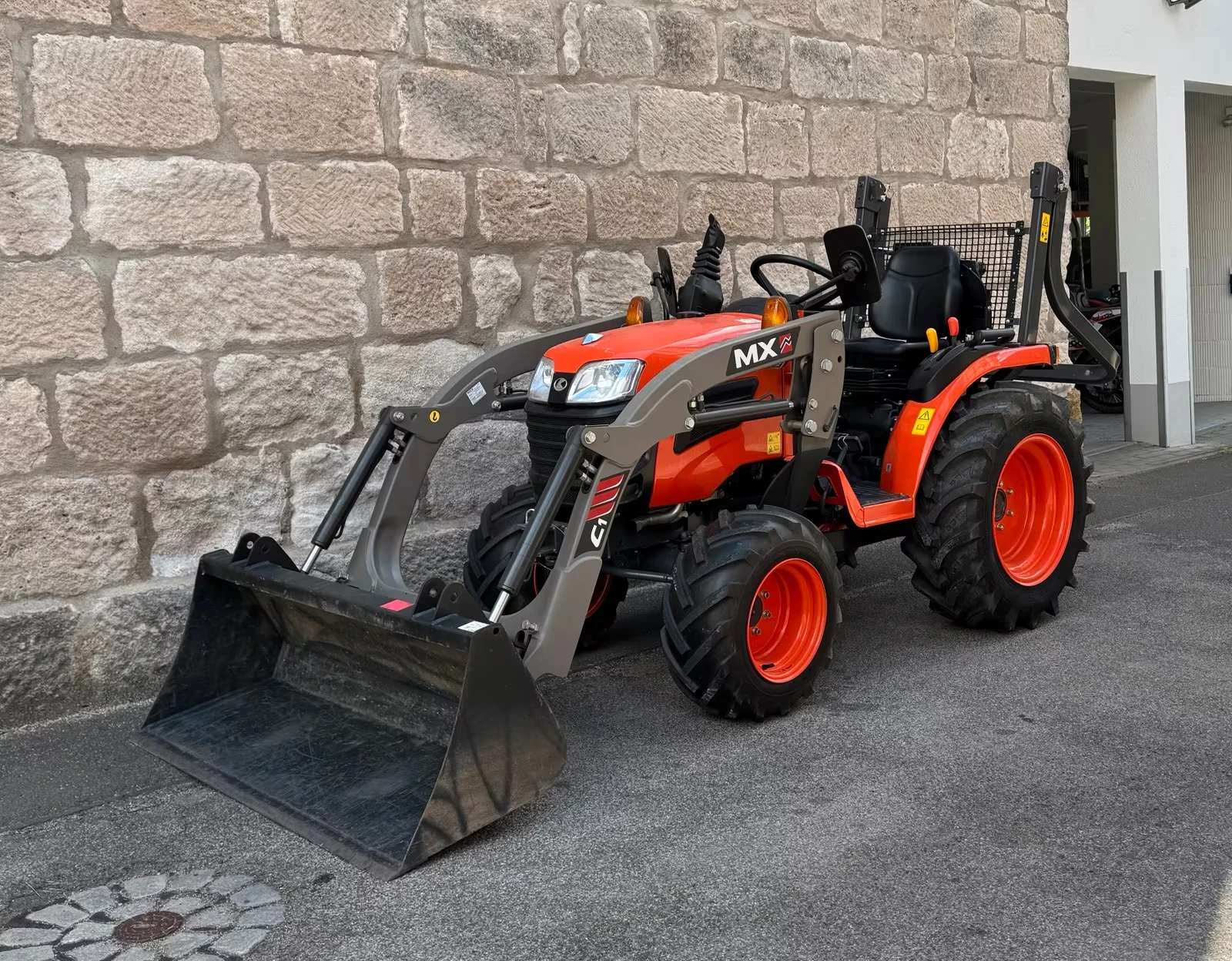 Трактор Kubota B1-181 = 5000 Eur , снимка 2 - Селскостопанска техника - 55437570