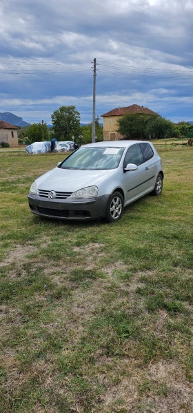     VW Golf 5 - 1.6i 