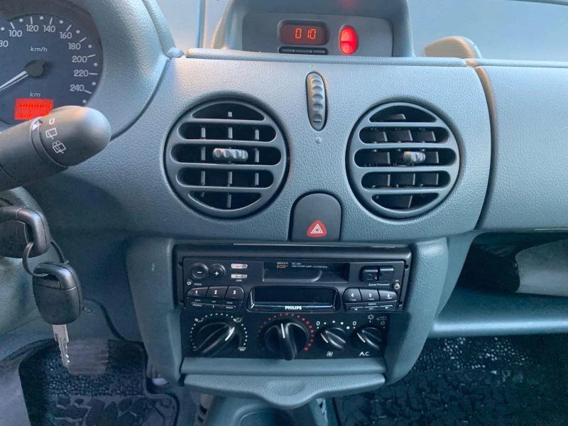 Renault Kangoo 1.4 Benzin 55kW Automatic , снимка 10 - Автомобили и джипове - 49013853