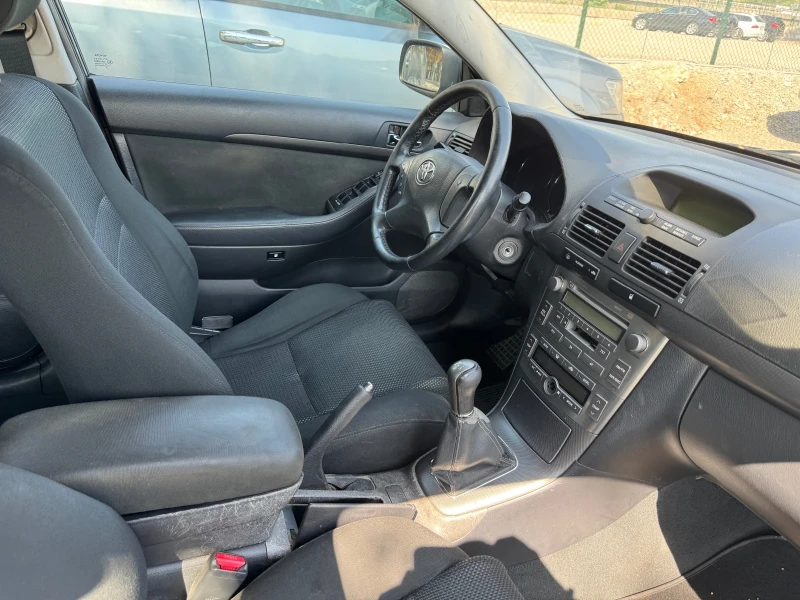 Toyota Avensis Avensis 1.8 benzin, снимка 10 - Автомобили и джипове - 51136954