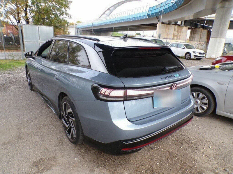 VW ID.7 TOURER PRO 82 kWh/Панорама/Хедъп/Масаж/Подгрев, снимка 3 - Автомобили и джипове - 53169138