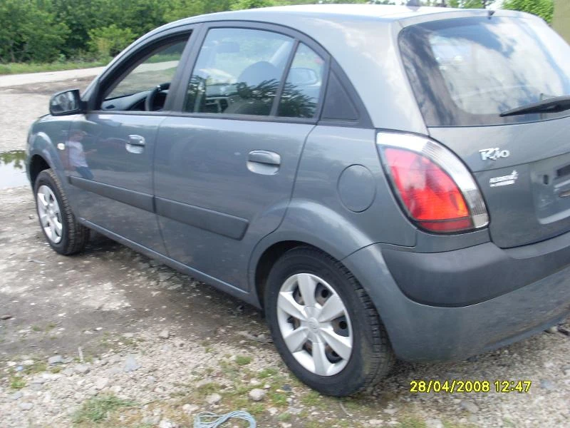 Kia Rio 1.4i, снимка 4 - Автомобили и джипове - 10653341