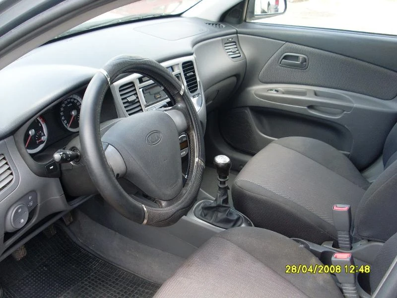 Kia Rio 1.4i, снимка 5 - Автомобили и джипове - 10653341