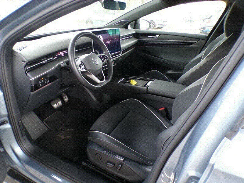 VW ID.7 TOURER PRO 82 kWh/Панорама/Хедъп/Масаж/Подгрев, снимка 6 - Автомобили и джипове - 53169138