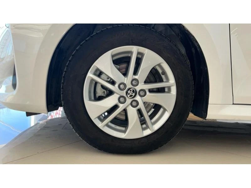 Toyota Yaris 1.5 HEV (ниво Chic), снимка 16 - Автомобили и джипове - 53827711