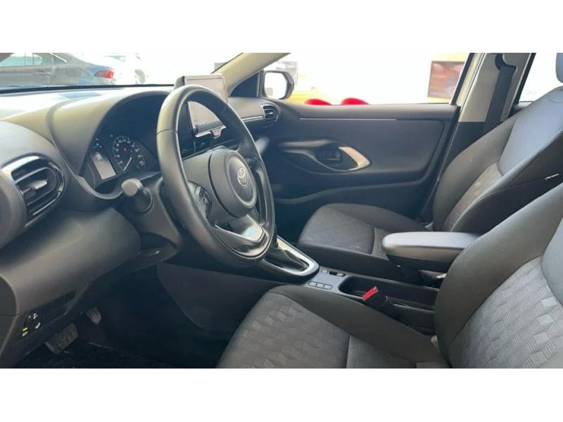 Toyota Yaris 1.5 HEV (ниво Chic), снимка 12 - Автомобили и джипове - 53827711