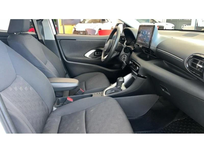 Toyota Yaris 1.5 HEV (ниво Chic), снимка 6 - Автомобили и джипове - 53827711