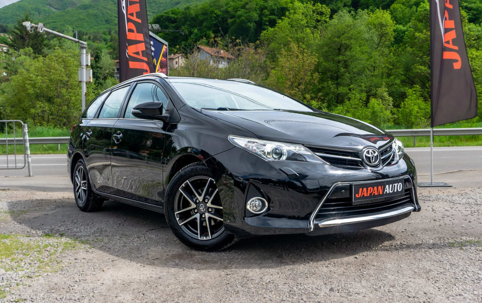 Toyota Auris 1.6i 132HP С Гаранция! Много екстри!  - изображение 3