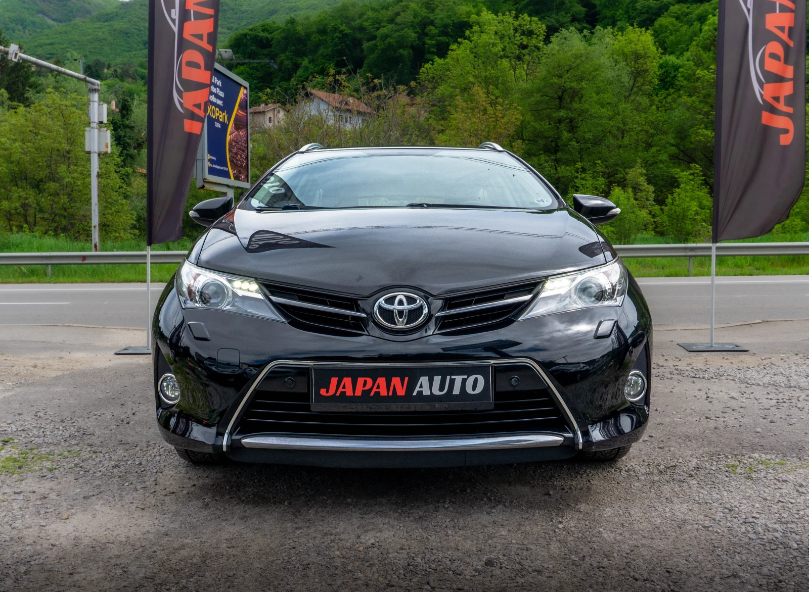Toyota Auris 1.6i 132HP С Гаранция! Много екстри!  - изображение 2