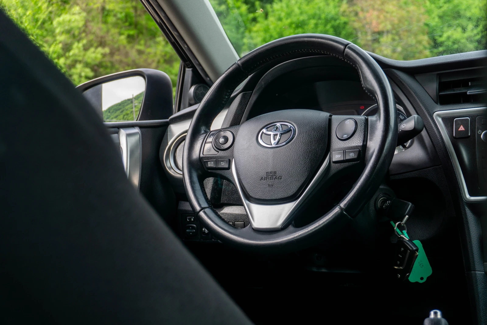 Toyota Auris 1.6i 132HP С Гаранция! Много екстри!  - изображение 9