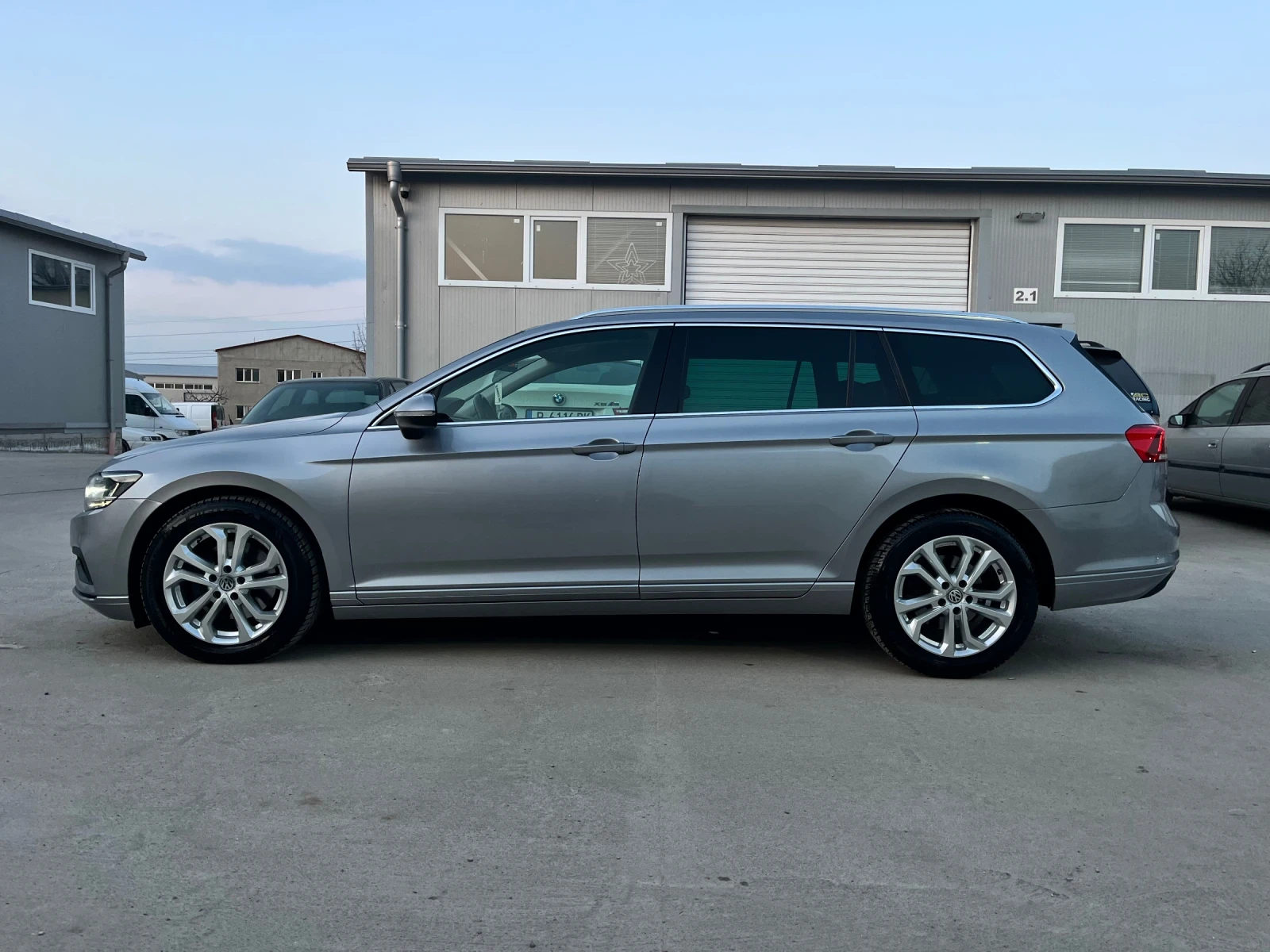 VW Passat 2, 0TDI-FACE LIFT/LED/NAVI/F1/АВТОМАТИК/ТОП!!!, снимка 4 - Автомобили и джипове - 53866818