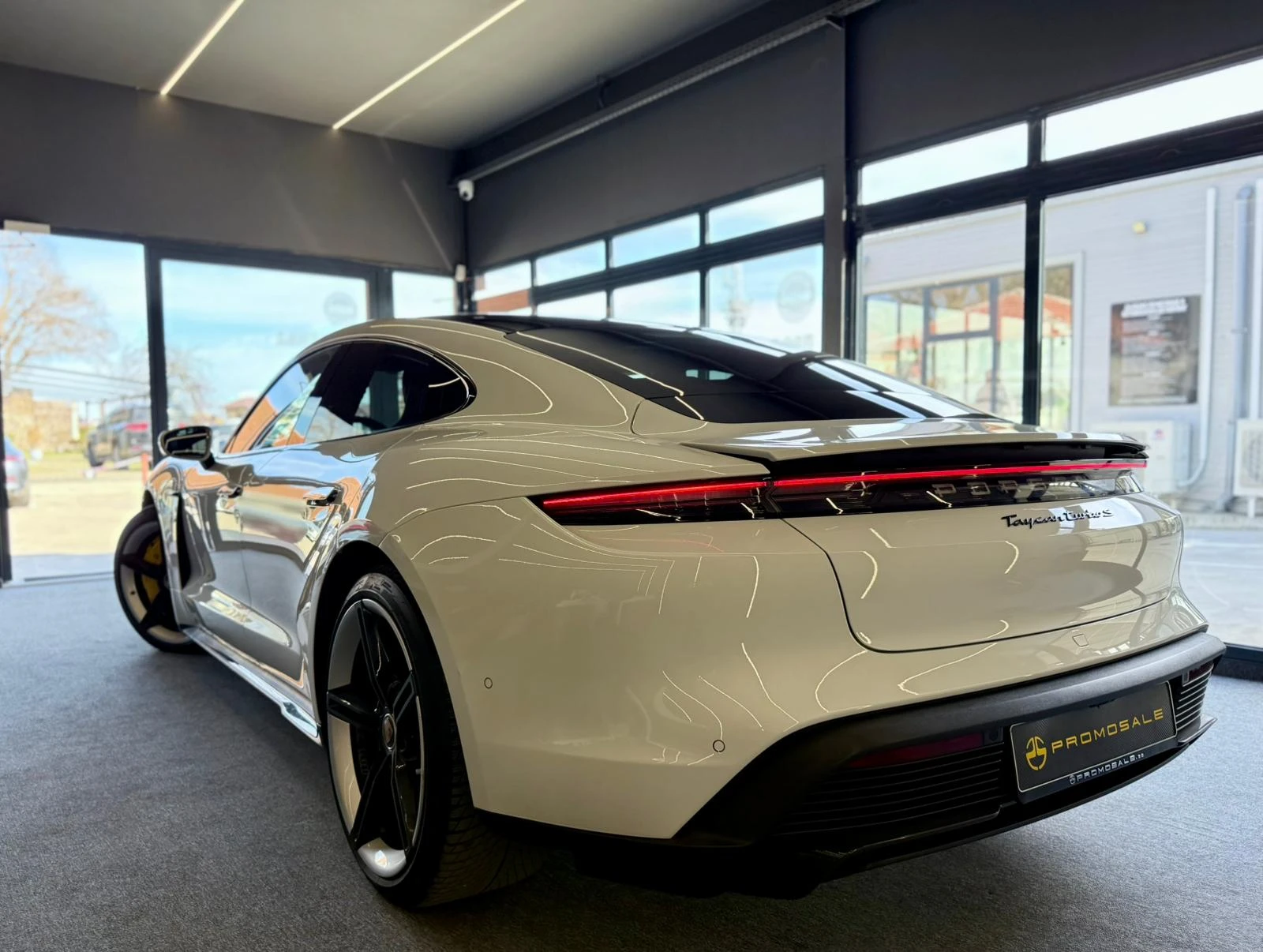 Porsche Taycan Turbo S* Burmester* Chrono* Full* Approved* Лизинг, снимка 4 - Автомобили и джипове - 54220344