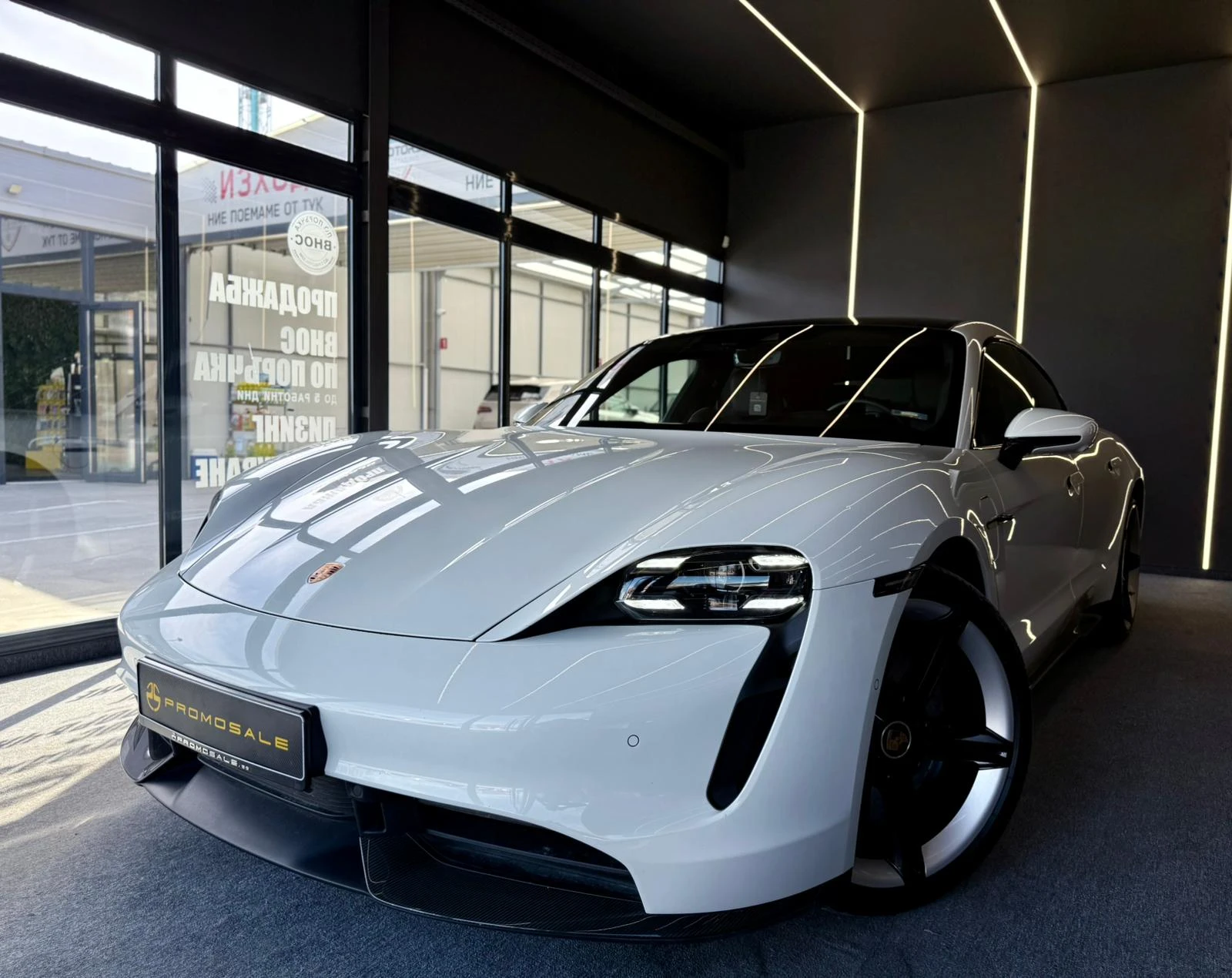 Porsche Taycan Turbo S* Burmester* Chrono* Full* Approved* Лизинг, снимка 3 - Автомобили и джипове - 54220344