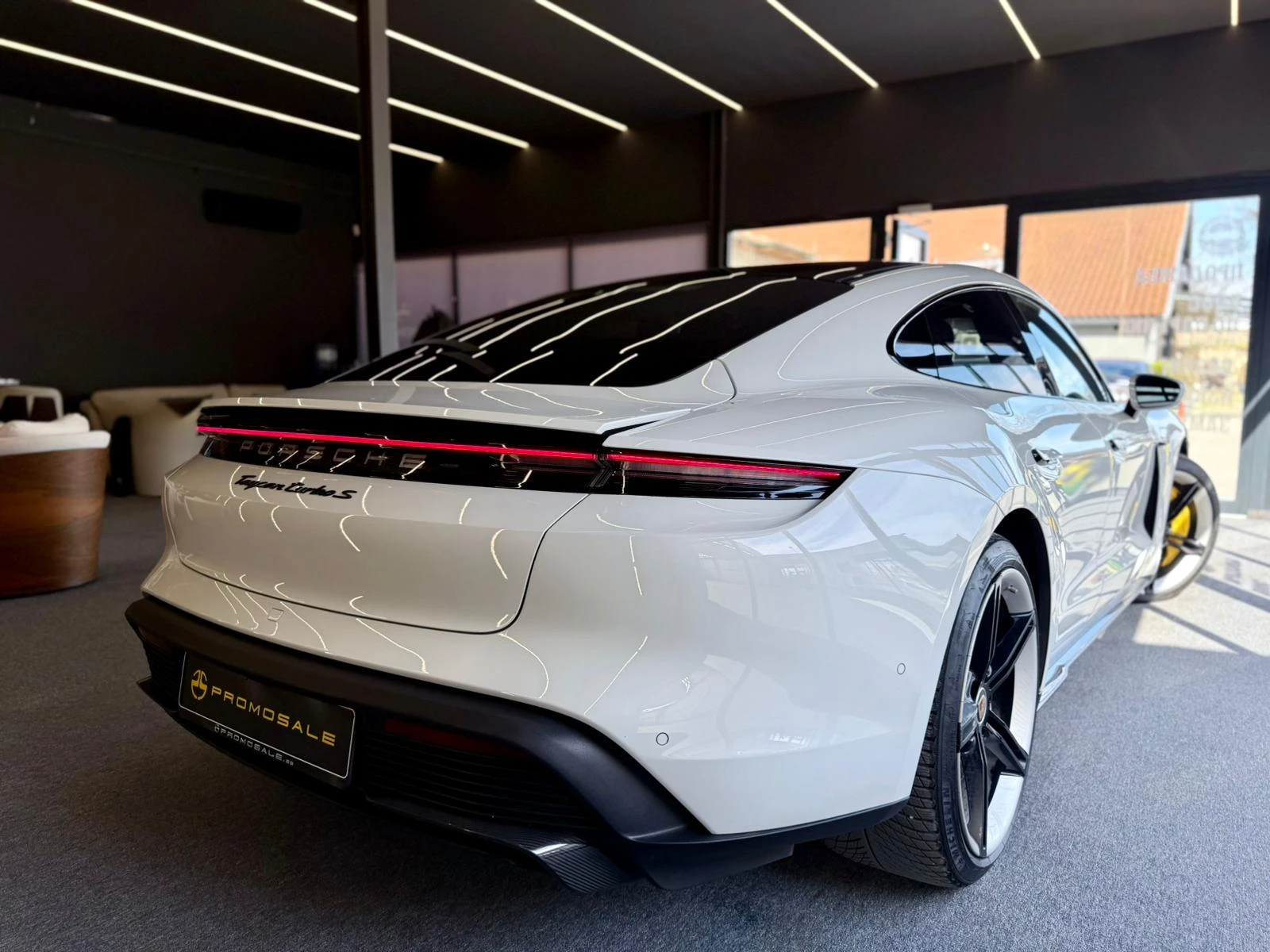 Porsche Taycan Turbo S* Burmester* Chrono* Full* Approved* Лизинг, снимка 6 - Автомобили и джипове - 54220344