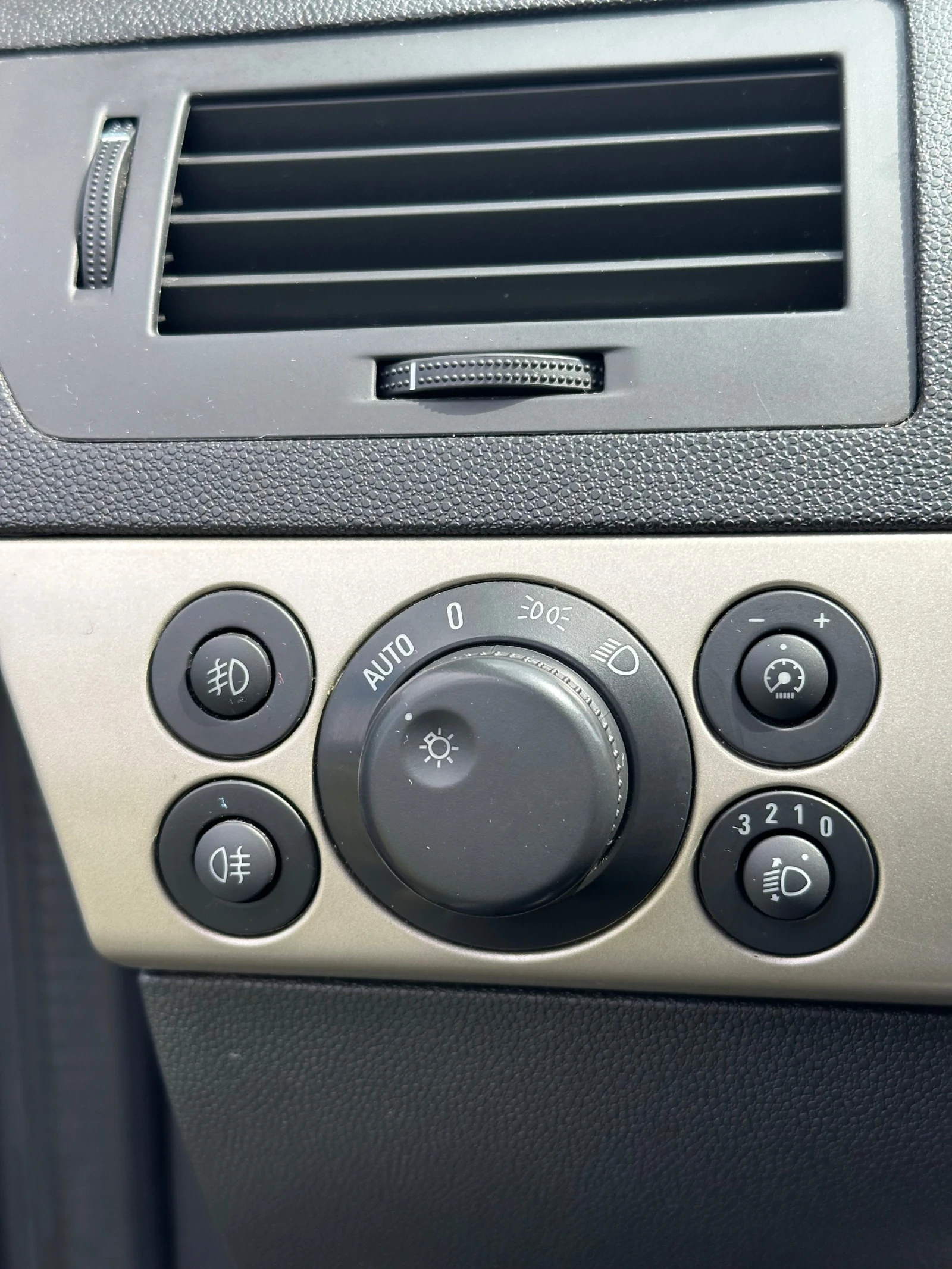 Opel Astra 1.6i, снимка 11 - Автомобили и джипове - 54244219